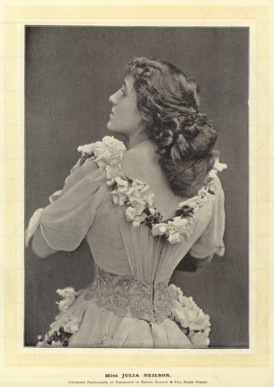 Miss Julia Neilson von English Photographer